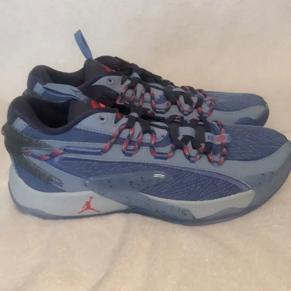 Jordan Luka 2 S polar/ bright crimson size 10.5 must have high demand shoe. G0585_9998_right2 main image 4